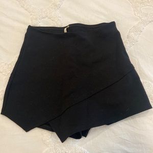 Black skort